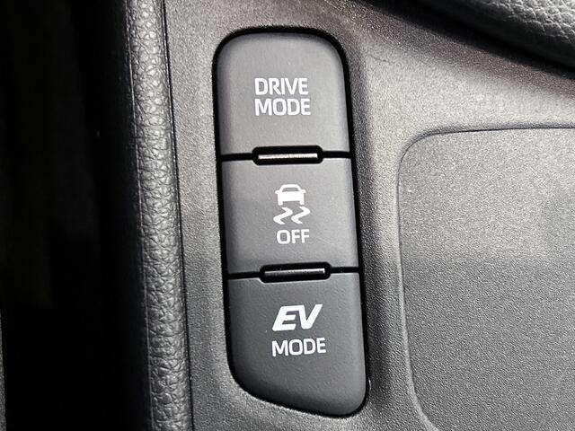 Toyota YARIS 1.5 Hybrid Dynamic | Stoel / Stuurwielverwarming | Navigatie | Parkeersensoren | NH / Mevr. van Houten HK 20-3