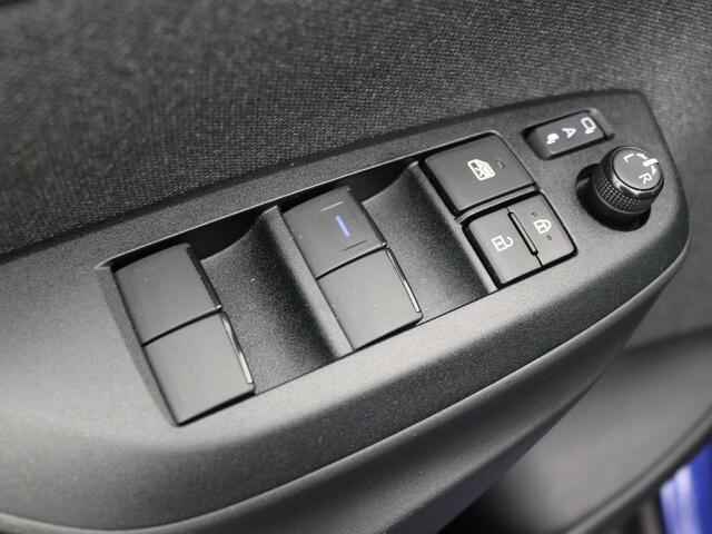 Toyota YARIS Cross 1.5 Hybrid Business Plus / Trekhaak / Historie aanwezig/ Dealer onderhouden / 750kg Trekgewicht / Adaptieve Cruise Control / Apple CarPlay & Android Auto / Stoel en Stuurverwarming / Keyless Entry & Start & Go / LMV / Airco Cliamte Control / Navigat