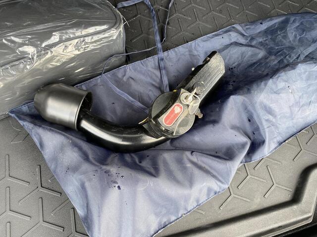 Toyota YARIS Cross 1.5 Hybrid GR Sport Trekhaak, Panoramadak, HUD, stoelverwarming, navigatie, Elektr. achterklep, JBL, QI lader, PDC v&a