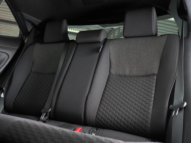 Toyota YARIS Cross 1.5 Hybrid 130 Dynamic | Safety/ Winter Pakket | Stuurwiel- En Stoelverwarming | Achteruitrijcamera | Draadloos Telefoonlader | Apple CarPlay/ Android Auto | Botsherkenning | Grootlichtassistent