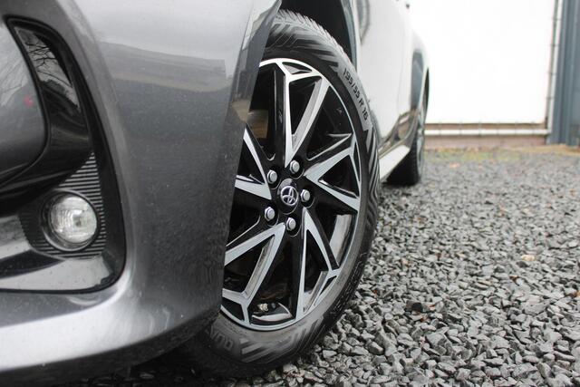 Toyota YARIS 1.5 Hybrid Dynamic Automaat, 1e Eig. Dealer onderhouden met All-Seasonbanden!