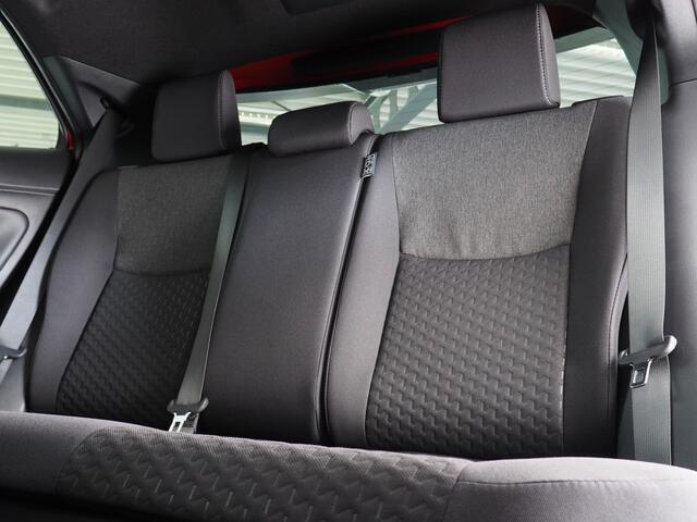 Toyota YARIS Cross 1.5 Hybrid 130 Dynamic | Safety/ Winter Pakket | Dodehoekdetectie | Stuurwiel- En Stoelverwarming | Botsherkenning | Grootlichtassistent
