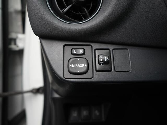 Toyota YARIS 1.5 Hybrid Bi-Tone Reco aangemeld 27-2