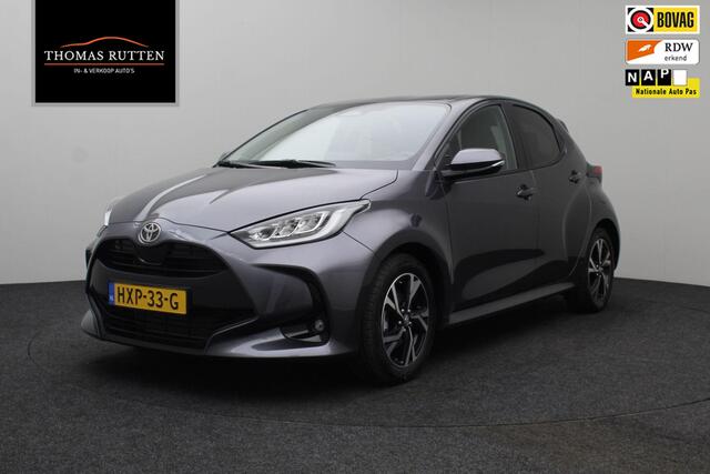 Toyota YARIS 1.5 Hybrid 115 Dynamic 2025 | INCL. BTW | Stoel & Stuurverwarming | Carplay | DAB Radio | Adaptive Cruise Control | Achteruitrij Camera | Draadloze Telefoon Lader | Stuurwiel Bediening | Lichtmetalen Velgen | Climate Control | Origineel Nederlands NAP