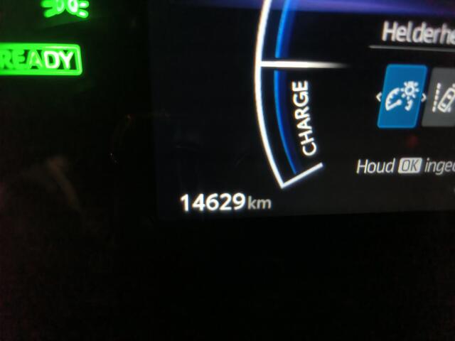 Toyota YARIS Cross 1.5 Hybrid 115 First Edition Rijklaar + Fabrieksgarantie Henk Jongen Auto's in Helmond, al 50 jaar service zoals 't hoort!