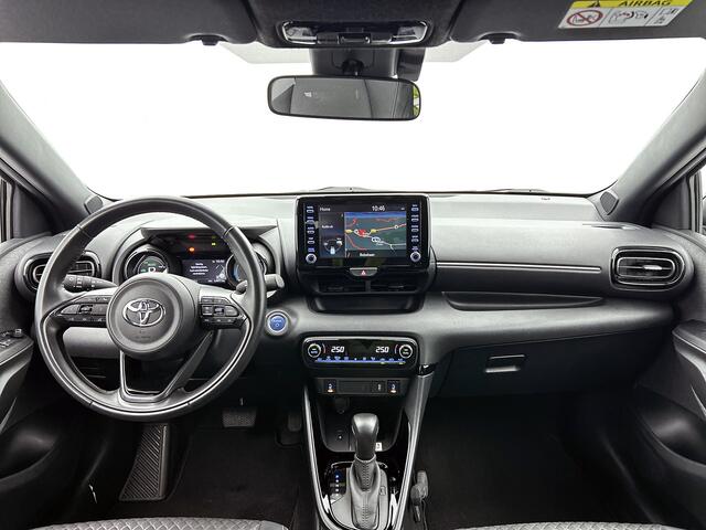 Toyota YARIS 1.5 Hybrid Executive | Trekhaak | Navigatie | Stoelverwarming | Dealer Onderhouden | PDC voor en achter |