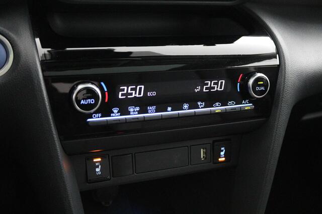 Toyota YARIS Cross 1.5 Hybrid Adventure | Stoel en stuurverwarming | 360 graden camera | Panoramadak |