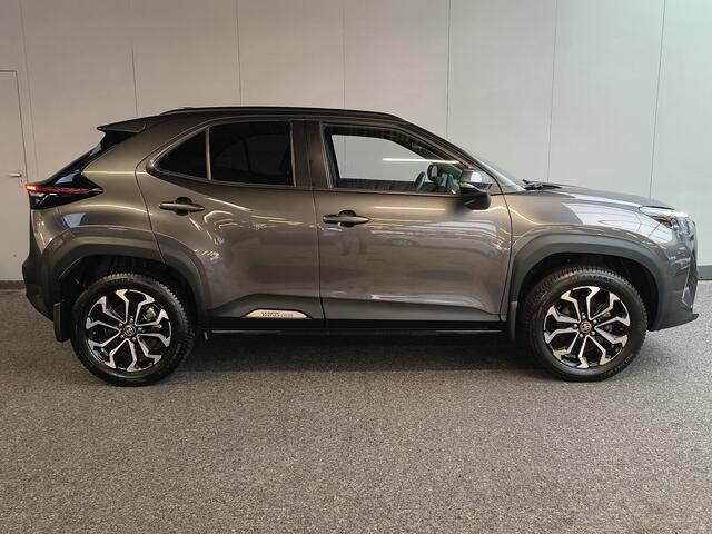 Toyota YARIS Cross 1.5 Hybrid 115 First Edition Rijklaar + Fabrieksgarantie Henk Jongen Auto's in Helmond, al 50 jaar service zoals 't hoort!