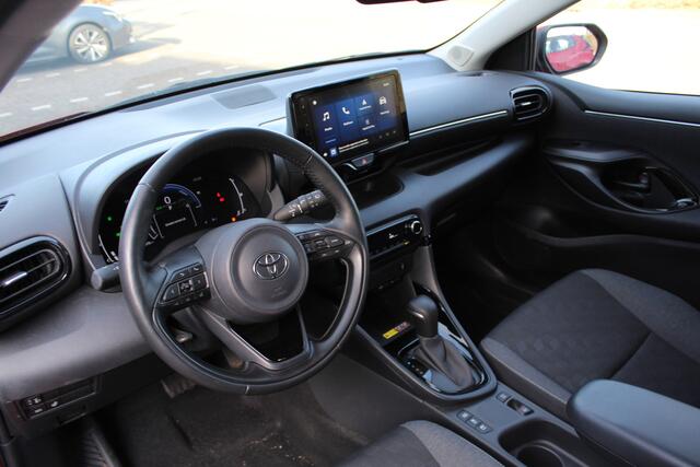 Toyota YARIS 1.5 Hybrid 115 First Edition Comfort Pack | Rijklaar | Blind Spot | Apple/Android | Sensoren v+a | Camera | Stoel-/Stuurverw. | LED | Keyless