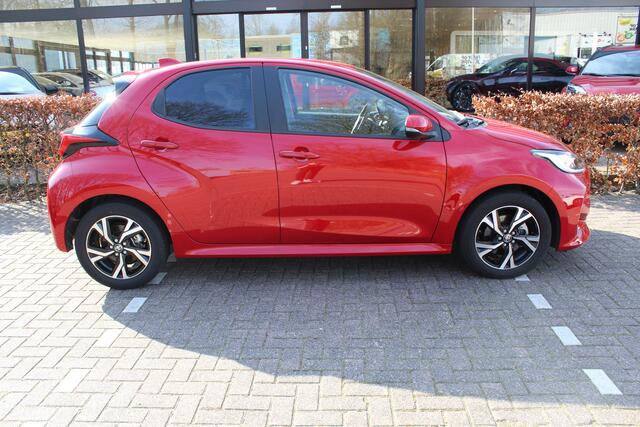 Toyota YARIS 1.5 Hybrid 115 First Edition Comfort Pack | Rijklaar | Blind Spot | Apple/Android | Sensoren v+a | Camera | Stoel-/Stuurverw. | LED | Keyless