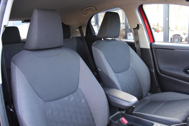 Toyota YARIS 1.5 Hybrid 115 First Edition Comfort Pack | Rijklaar | Blind Spot | Apple/Android | Sensoren v+a | Camera | Stoel-/Stuurverw. | LED | Keyless