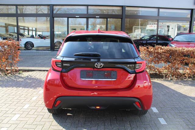 Toyota YARIS 1.5 Hybrid 115 First Edition Comfort Pack | Rijklaar | Blind Spot | Apple/Android | Sensoren v+a | Camera | Stoel-/Stuurverw. | LED | Keyless