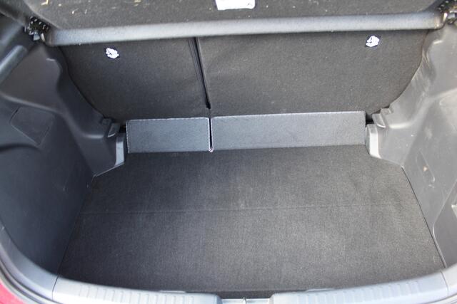 Toyota YARIS 1.5 Hybrid 115 First Edition Comfort Pack | Rijklaar | Blind Spot | Apple/Android | Sensoren v+a | Camera | Stoel-/Stuurverw. | LED | Keyless