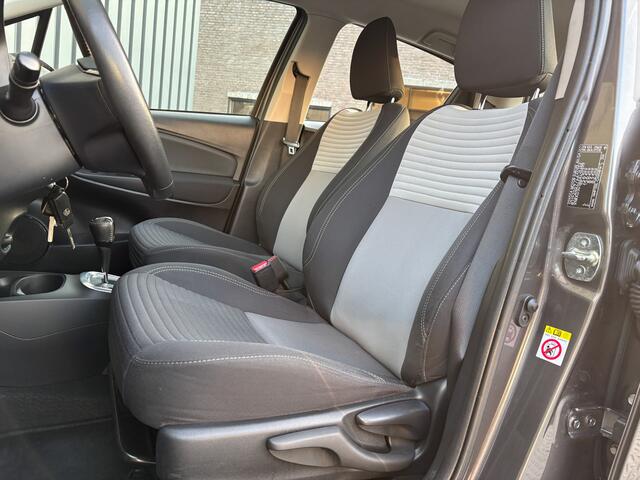 Toyota YARIS 1.5 Hybrid Team D | Stoelverw. | Trekhaak afn. | Lane Assist Prijs Rijklaar!!