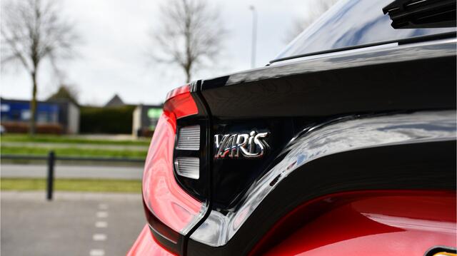 Toyota YARIS 1.5 Hybrid Executive Automaat 116pk | BSM | PDC vóór- & achter | Navigatie | 1e Eigenaar |