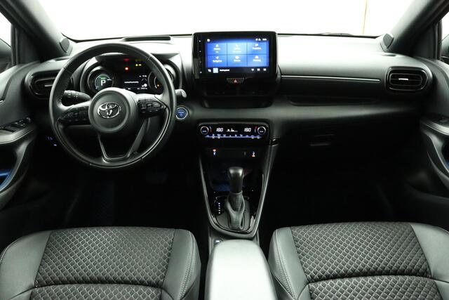 Toyota YARIS 1.5 Hybrid Executive | Parkeersensoren | Head-up display | Half lederen bekleding | Stoelverwarming | Stuurverwarming | All seasons |