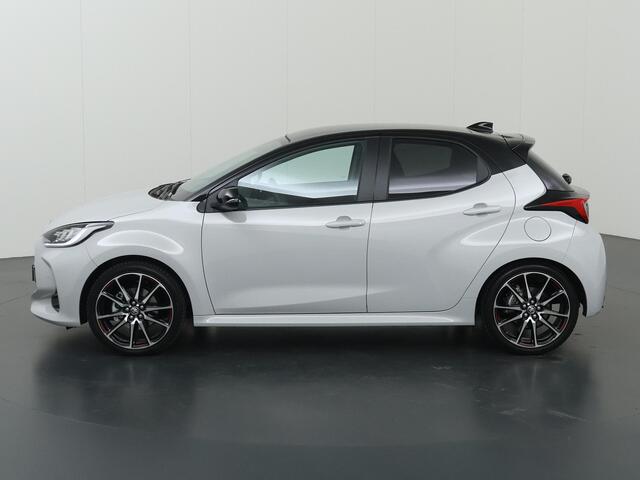 Toyota YARIS 1.5 Hybrid 130 GR SPORT | Navigatie | Sportstoelen | Digitaal Dashboard | Apple CarPlay/Android Auto | Camera | DAB | Stoelverwarming | Panoramadak | Adaptieve Cruise Control | Stuurverwarming |