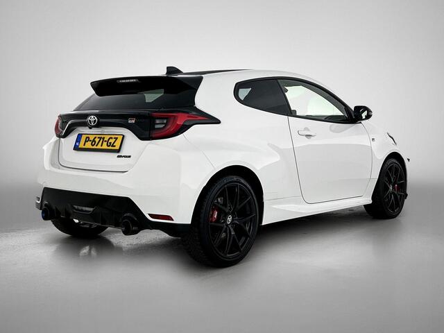Toyota YARIS 1.6 GR Performance 261 PK | cruise control adaptief | lichtmetalen velgen 18" | microvezel bekleding |