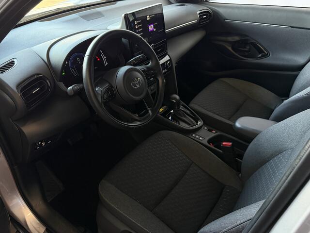 Toyota YARIS Cross 1.5 HYBRID DYNAMIC STOEL/STUUR VERW. 17''LMV P.SENSOR V+A KEYLESS CAMERA LED ZWARTE HEMEL MODEL 2025 ? Top Auto's Wijchen , Al 30 Jaar verkoop van Toyota , Type's Launch / Executive / Dynamic / First Edition / Business / Zowel Phev / Hev / Benzine /