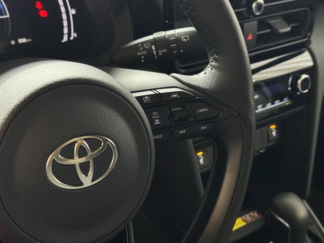 Toyota YARIS Cross 1.5 HYBRID DYNAMIC STOEL/STUUR VERW. 17''LMV P.SENSOR V+A KEYLESS CAMERA LED ZWARTE HEMEL MODEL 2025 ? Top Auto's Wijchen , Al 30 Jaar verkoop van Toyota , Type's Launch / Executive / Dynamic / First Edition / Business / Zowel Phev / Hev / Benzine /