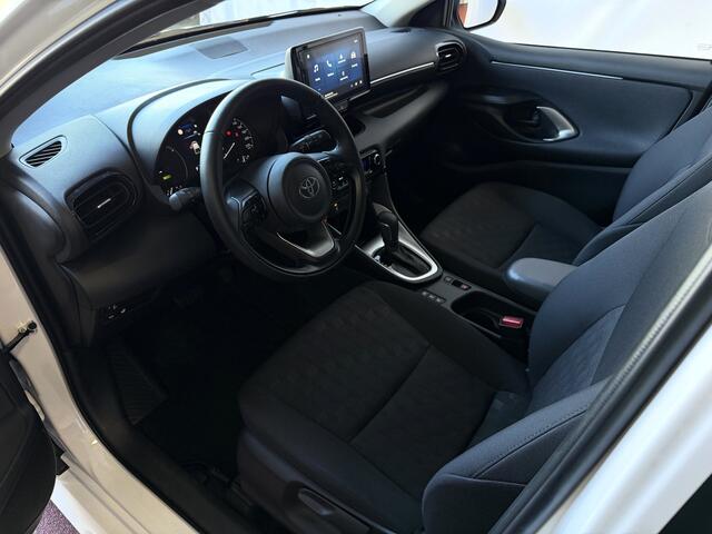 Toyota YARIS 1.5 HYBRID STOEL/STUUR VERW CARPLAY CAMERA LMV ADAP.CRUISE ? Top Auto's Wijchen , Al 30 Jaar verkoop van Toyota , Type's Launch / Executive / Dynamic / First Edition / Business / Zowel Phev / Hev / Benzine / met fabrieksgarantie ?