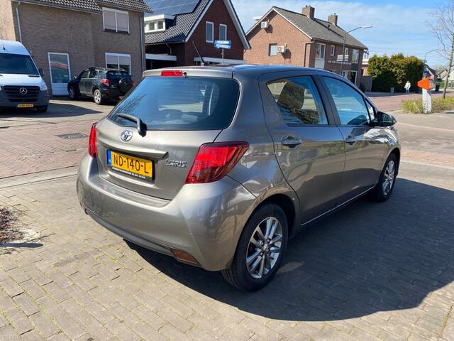 Toyota YARIS 1.3 VVT-I 4-CILINDER 5-DEURS / NAVI / CAMERA / AIRCO-ECC / LED / CRUISE CTR. / 15'' LM-VELGEN