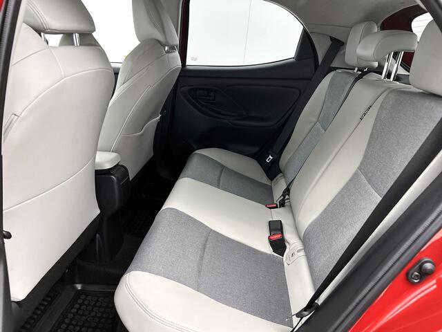 Toyota YARIS 1.5 Hybrid Executive | PDC | JBL | HUD | Blindspot | Stuur-Stoelverwarming