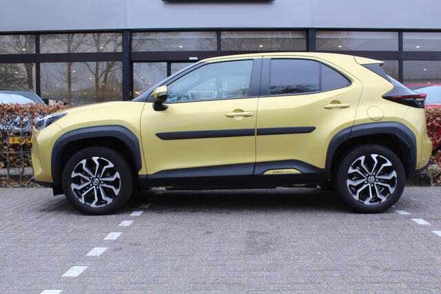 Toyota YARIS Cross 1.5 Hybrid First Edition 2e Paasdag open van 10:00 - 15:00 | Rijklaar | Stoel/Stuur-verwarming | Navi | Camera | Dealer onderh. | Keyless | Stootlijsten