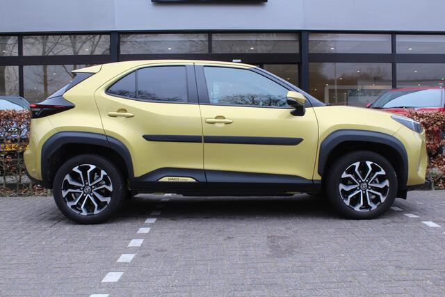 Toyota YARIS Cross 1.5 Hybrid First Edition 2e Paasdag open van 10:00 - 15:00 | Rijklaar | Stoel/Stuur-verwarming | Navi | Camera | Dealer onderh. | Keyless | Stootlijsten