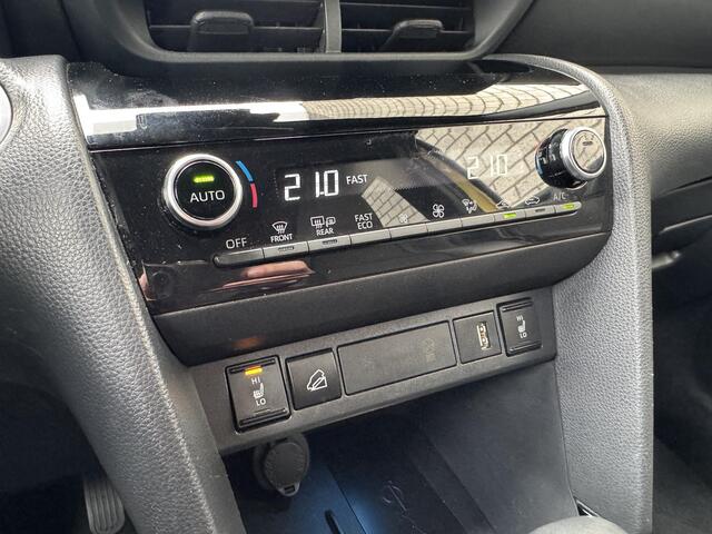 Toyota YARIS Cross 1.5 Hybrid Launch Edition | Trekhaak | Leder | Stoelverwarming | Achteruitrijcamera |