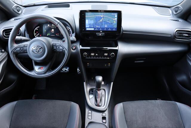 Toyota YARIS Cross 1.5 Hybrid GR Sport, Head up display, JBL-audio, Stuurverwarming, Parkeersensoren