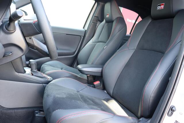 Toyota YARIS Cross 1.5 Hybrid GR Sport, Head up display, JBL-audio, Stuurverwarming, Parkeersensoren