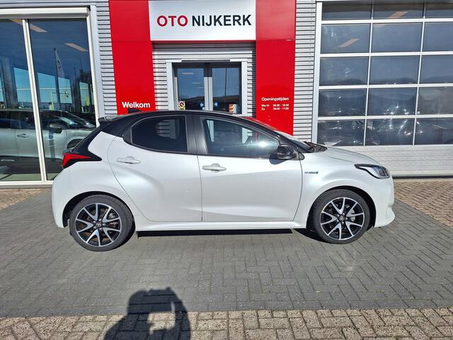 Toyota YARIS 1.5 Hybrid Style Bi-Tone Limited
