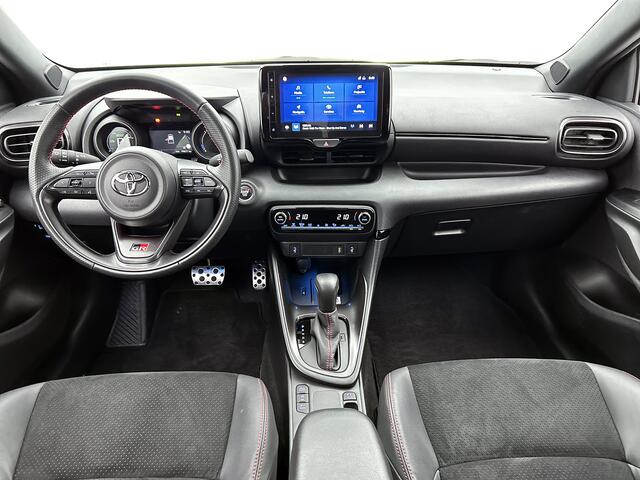 Toyota YARIS 1.5 Hybrid GR Sport | 1e Eigenaar | Dealer Onderhouden | Stoelverwarming | Sportstoelen | 18 inch LM Velgen | Onderweg-naar-dealer