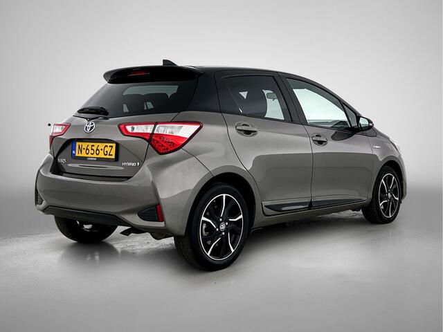 Toyota YARIS 1.5 Hybrid Bi-Tone | Navigatie | Cruise Control | Safety Pakket | Unieke Samenstelling | Onderweg-naar-dealer