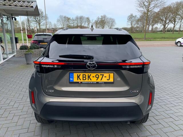 Toyota YARIS 1.5 Hybrid 115 First Edition, stoel en stuurverwarming, adaptive cruise, airco, all-in prijs incl afleverbeurt en apk tot 2029!