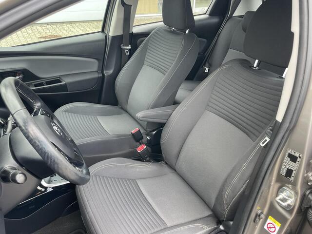 Toyota YARIS 1.5 Hybrid Dynamic Navigatie All seasonbanden