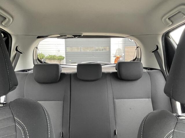 Toyota YARIS 1.5 Hybrid Dynamic Navigatie All seasonbanden