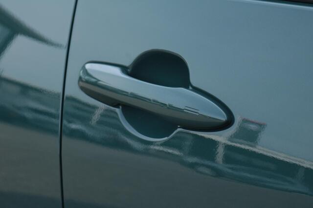 Toyota YARIS 1.5 Hybrid 115 Dynamic, Comfort Pack, Nieuw en direct leverbaar met ¤3.500,- voordeel!
