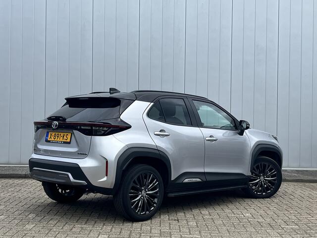 Toyota YARIS Cross 1.5 Hybrid Adventure Dealer Onderhouden Treeplanken PDC Stoel Stuur verwarmd