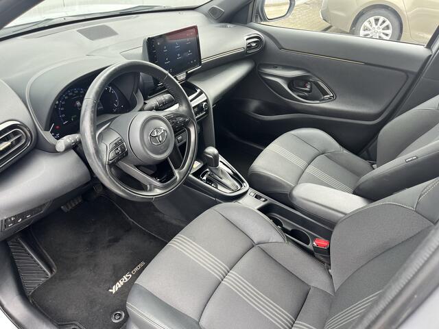 Toyota YARIS Cross 1.5 Hybrid Adventure Dealer Onderhouden Treeplanken PDC Stoel Stuur verwarmd