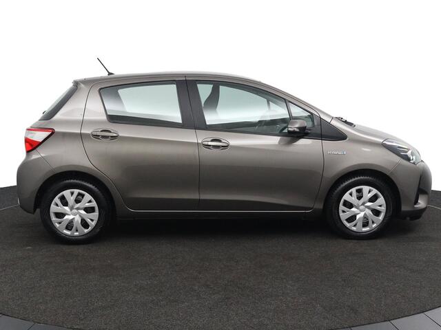 Toyota YARIS 1.5 Hybrid Active Navigatiesysteem | Cruise Control | All season banden |