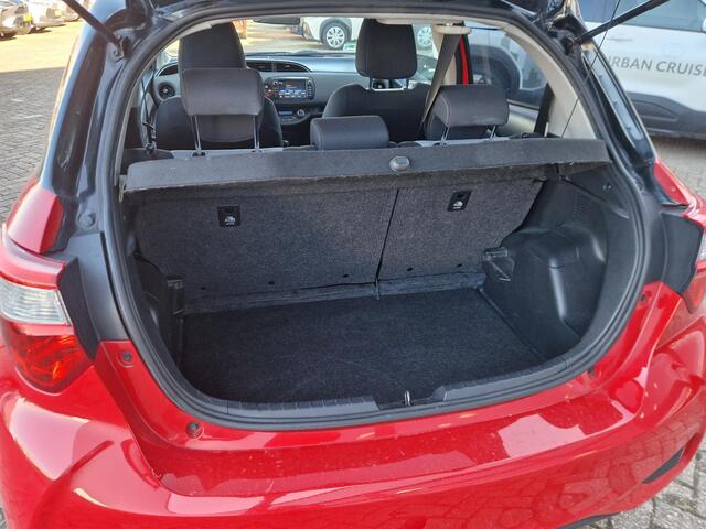 Toyota YARIS 1.5 Hybrid Dynamic Red