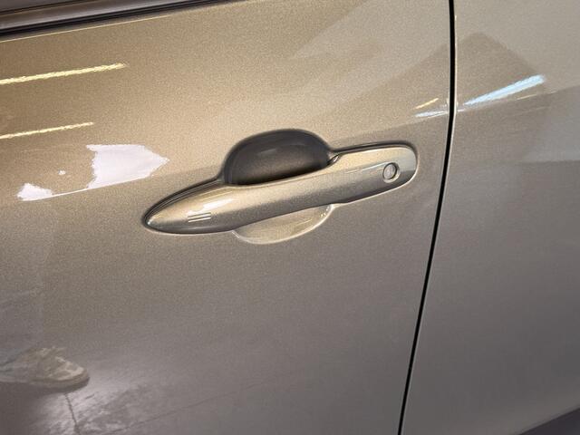 Toyota YARIS Cross 1.5 Hybrid Dynamic | Stuur / Stoelverwarming | Voorruit verwarming | Draadloos GSM opladen |