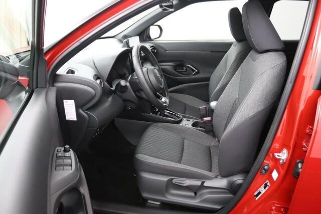 Toyota YARIS Cross 1.5 Hybrid 115 First Edition | Stoel en stuurwielverwarming | Parkeersensoren Rondom | Dodehoek Detectie | Navigatie |