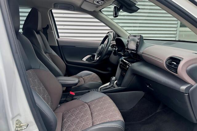 Toyota YARIS Cross 1.5 Hybrid Executive Bi-Tone 7.980 Km.