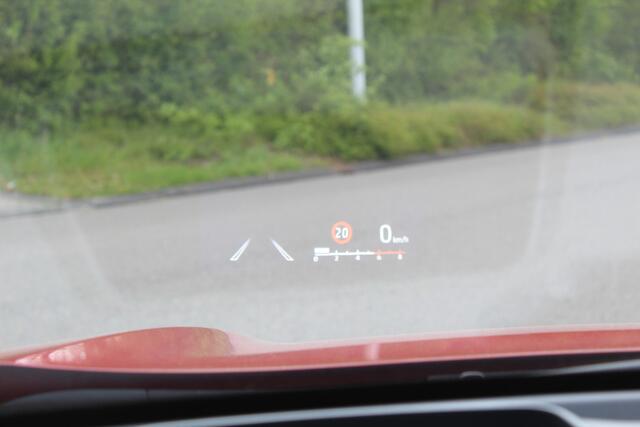 Toyota YARIS Cross 1.5 Hybrid Dynamic Plus | Rijklaar | Blind Spot | Head Up | Sensoren v+a | El.klep | Stoel-/stuurverw. | LED | Apple/Android