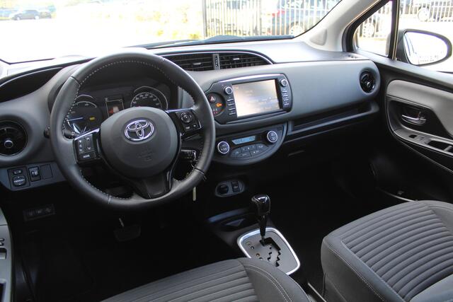 Toyota YARIS 1.5 Hybrid Active | Rijklaar | "Trekhaak" | Clima | Camera | Cruise | All-season | Dealer onderhouden