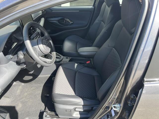 Toyota YARIS 1.5 Hybrid 130 Executive | Van 35.180 voor 33.680 euro