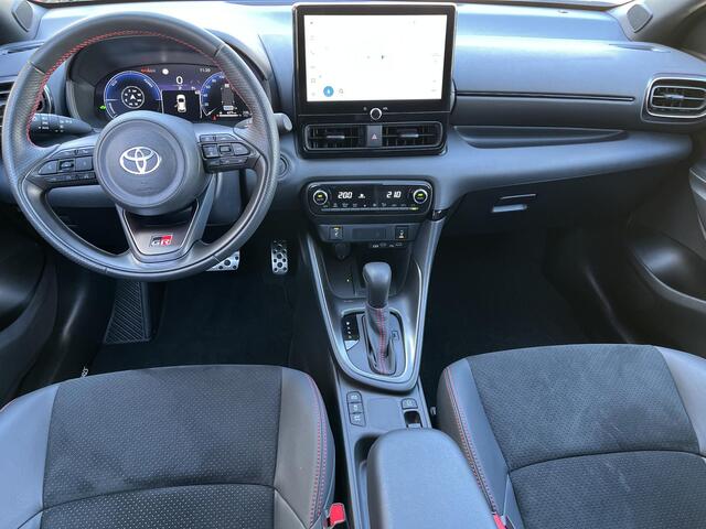 Toyota YARIS 1.5 Hybrid 130 GR SPORT | Trekhaak | Stoel- + stuurverwarming | Dode hoek detectie | Carplay |